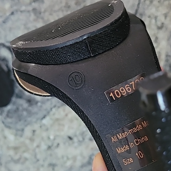 4 Pairs of Heels - Picture 4 of 16